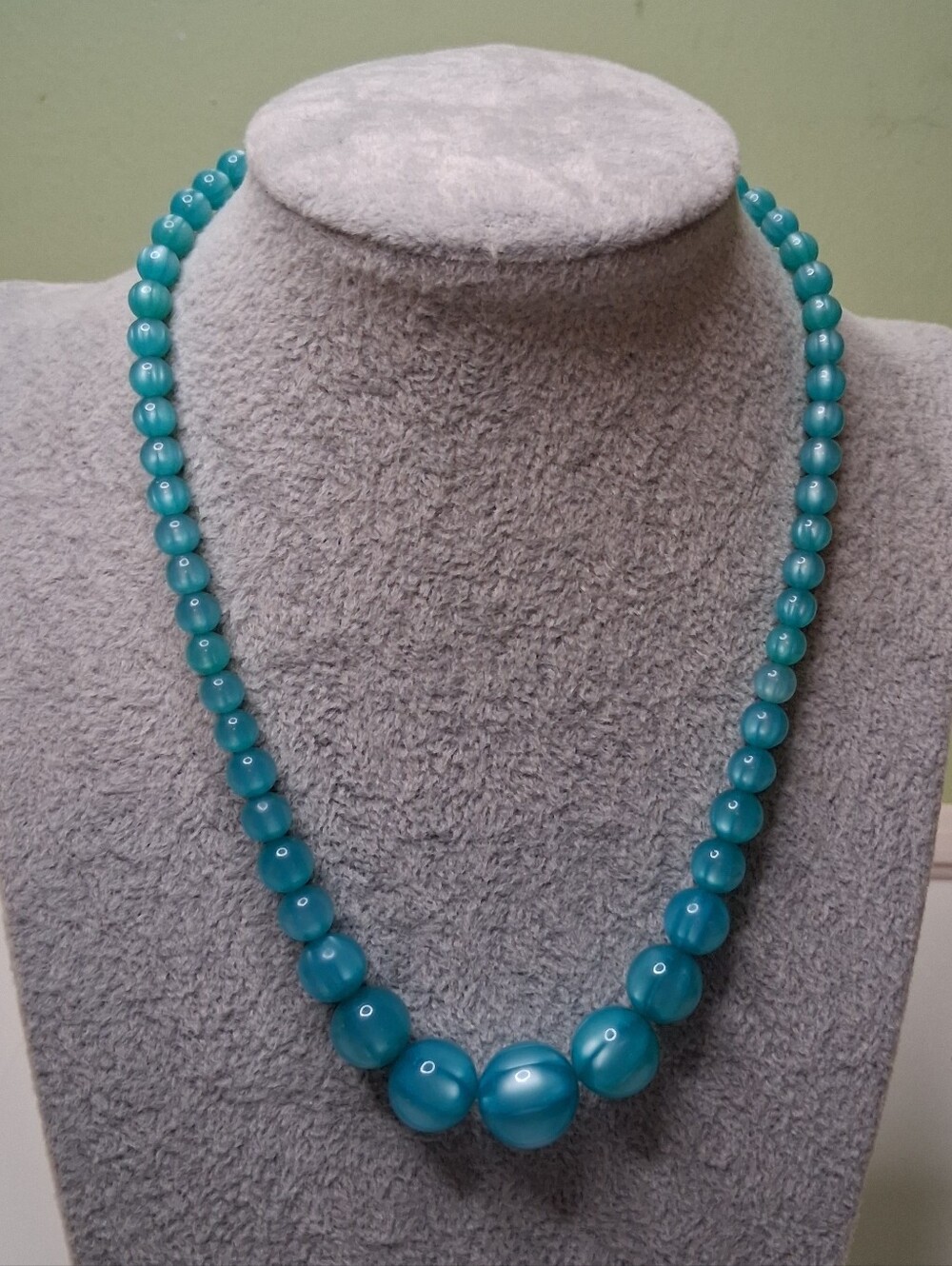 Vintage Teal Blue Lucite Graduated Bead Necklace Single Strand 20"